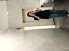 chinese girls go to toilet.154